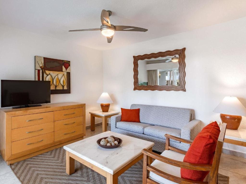 One-Bedroom King Suite with Sofa Bed and Balcony or Terrace - Two Bathrooms room - Image 1