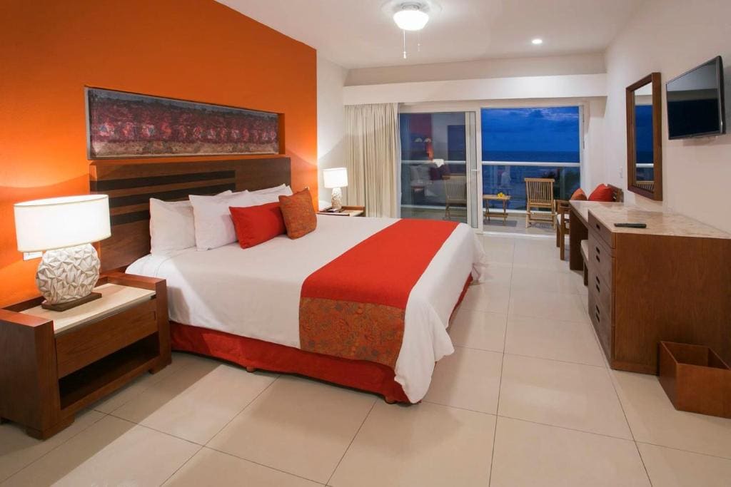 One-Bedroom King Suite Sofa Bed and Balcony - Ocean Front/Two Bathrooms room - Image 1