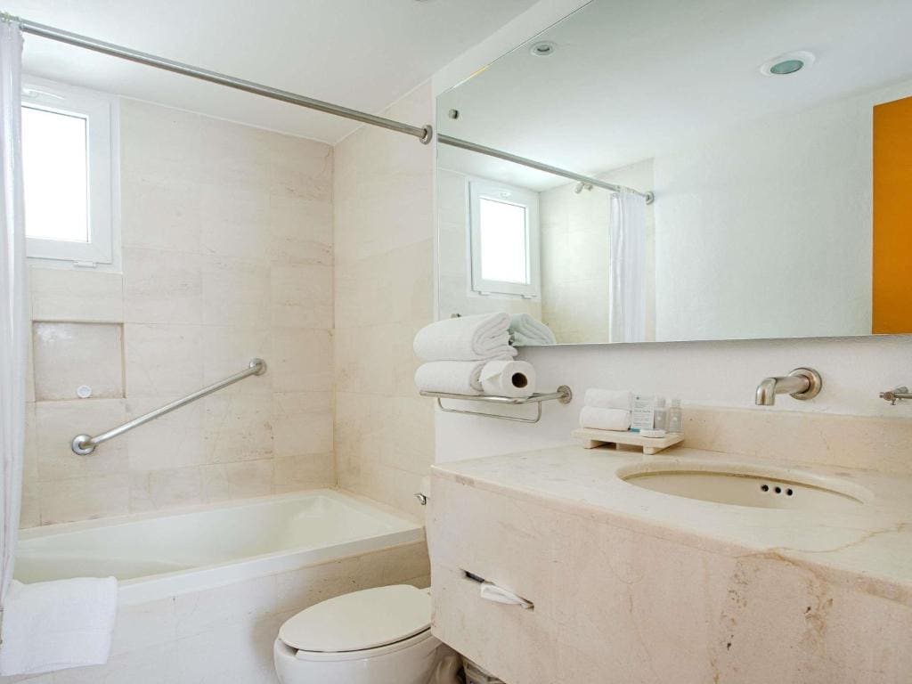 Two-Bedroom King Suite with Sofa Bed and Balcony - Ocean Front/Two Bathrooms room - Image 3