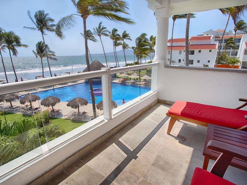 Two-Bedroom King Suite with Sofa Bed and Balcony - Ocean Front/Two Bathrooms room - Image 1