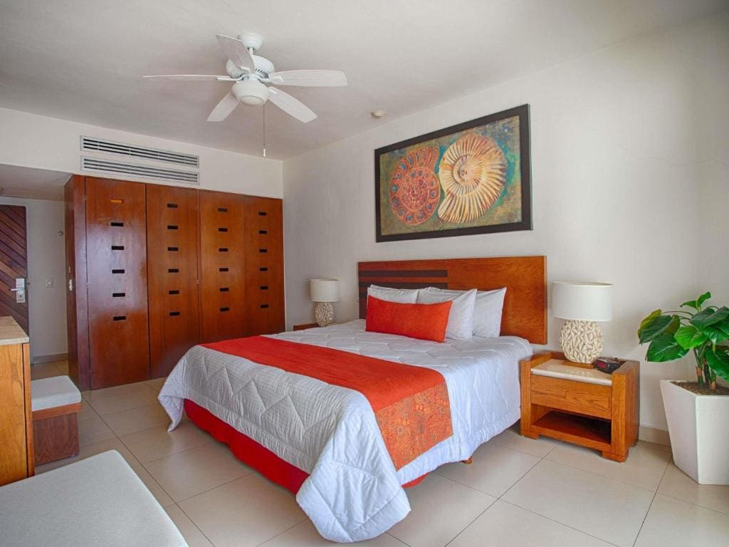 Two-Bedroom King Suite with Sofa Bed and Balcony - Three Bathrooms room - Image 2