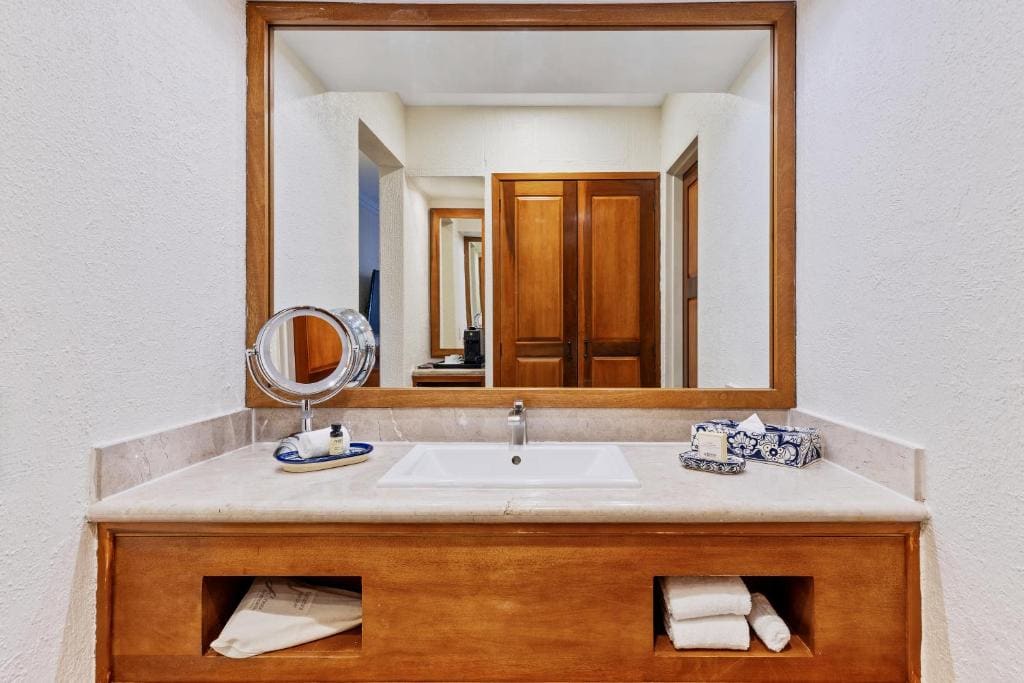 Junior Suite with terrace, 2 Queen room - Image 2