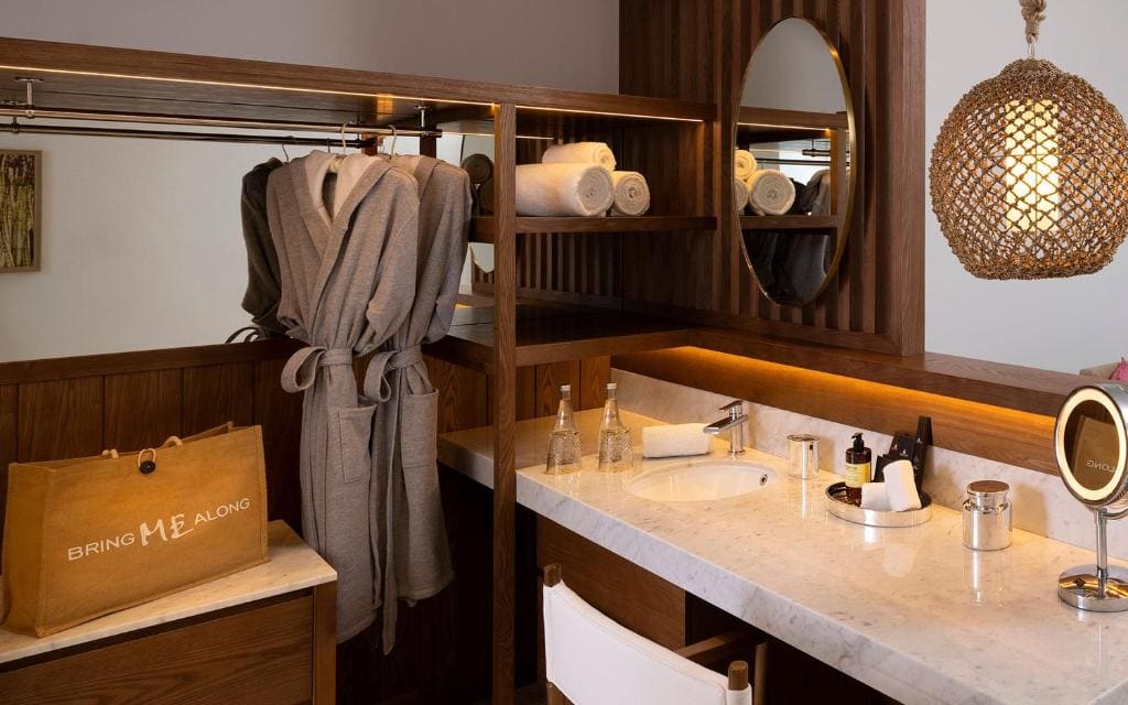 Superior ME+ with Pool Access room - Image 2