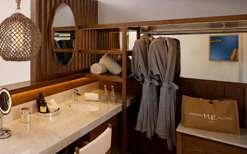 Superior ME+ with Social Hot Tub room - Image 3