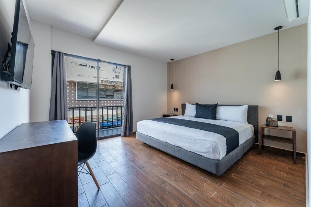 Deluxe King Room room - Image 1