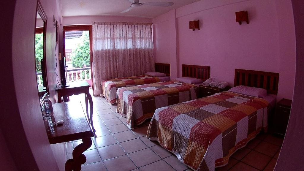 Standard Family Room room - Image 1
