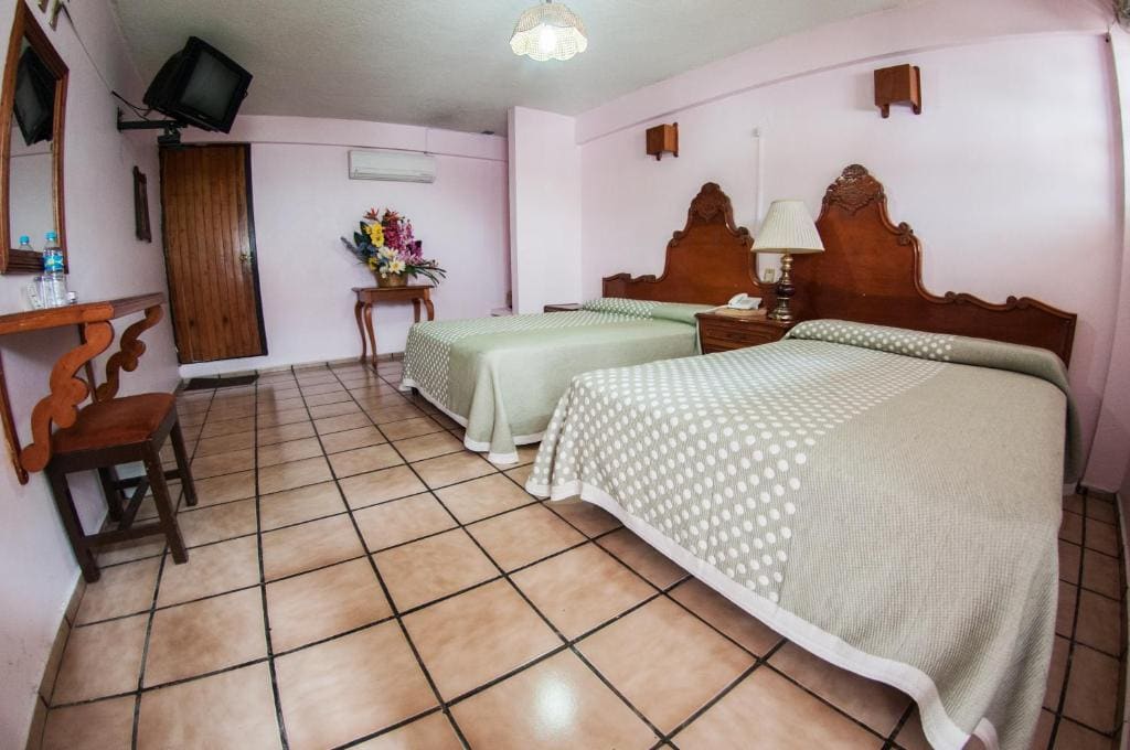 Standard Quadruple Room room - Image 2