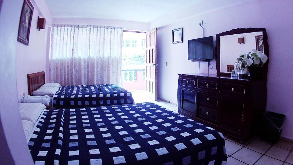 Standard Quadruple Room room - Image 1