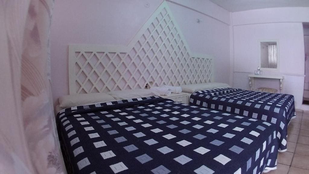 Standard Quadruple Room room - Image 3