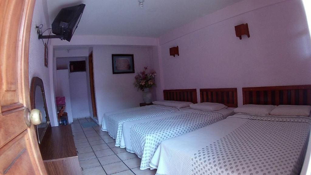 Standard Triple Room room - Image 2