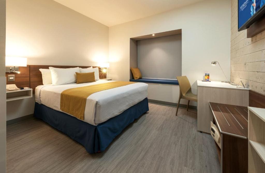 Deluxe Double Room with Two Double Beds - Mobility Access/Non-Smoking room - Image 3