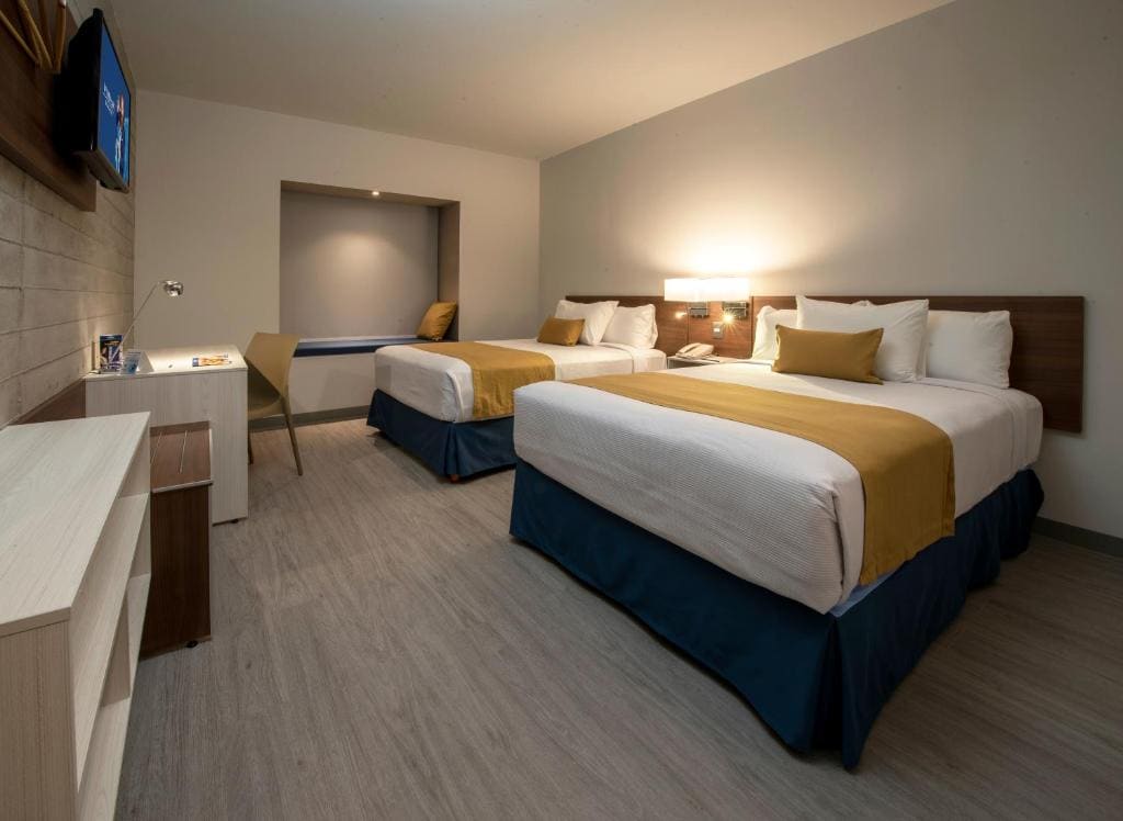 Deluxe Double Room with Two Double Beds - Mobility Access/Non-Smoking room - Image 1
