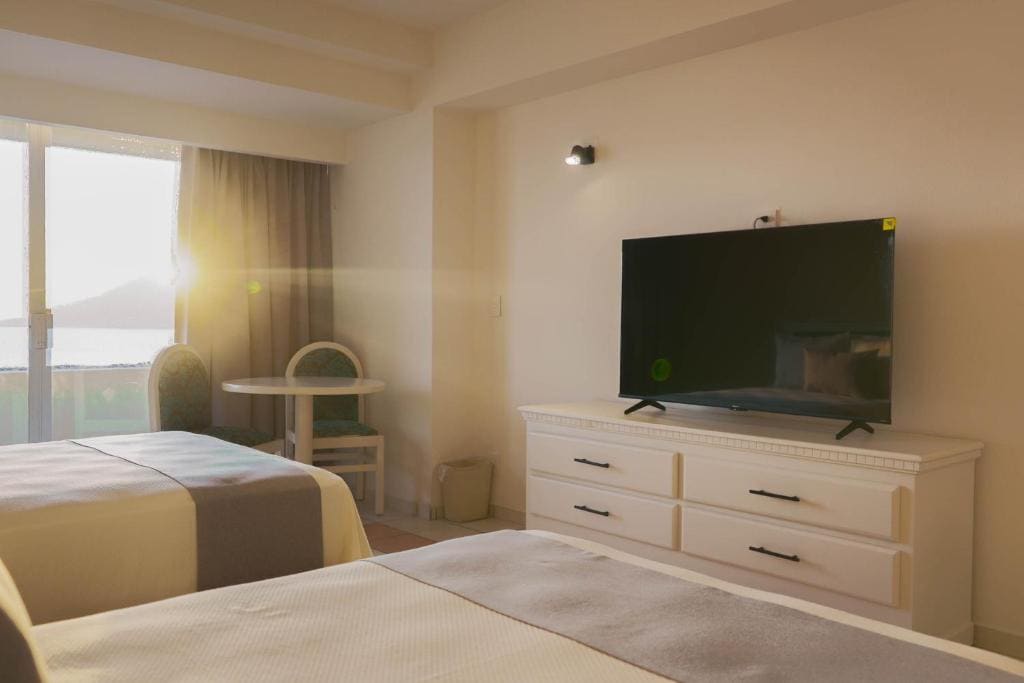 Double Room with Sea View room - Image 3
