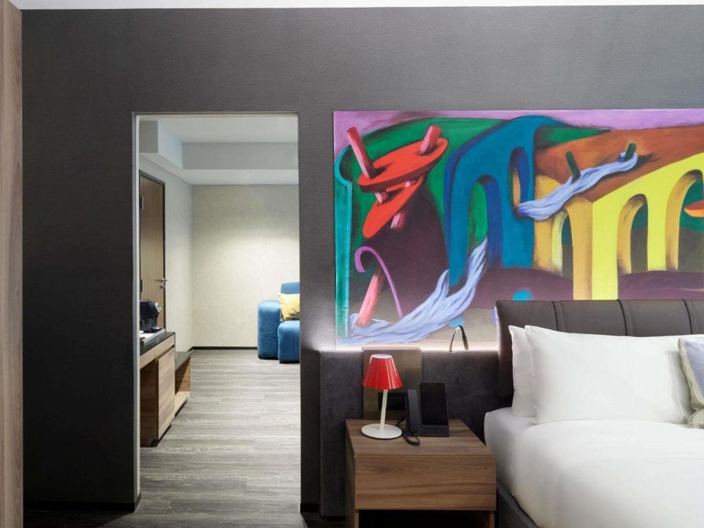 Corner King Suite room - Image 1