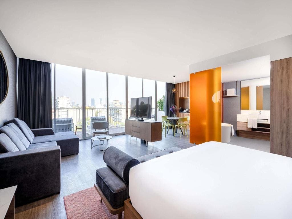 Condesa King Suite with Balcony room - Image 2