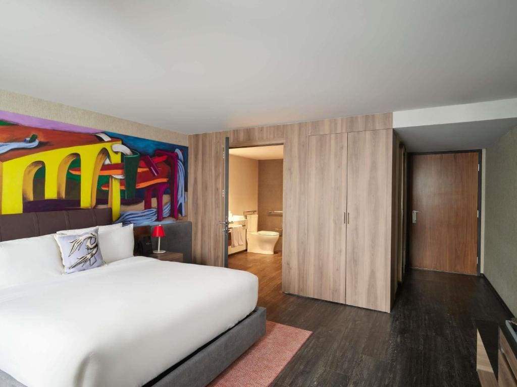 Superior King Room - Mobility Accessible room - Image 1