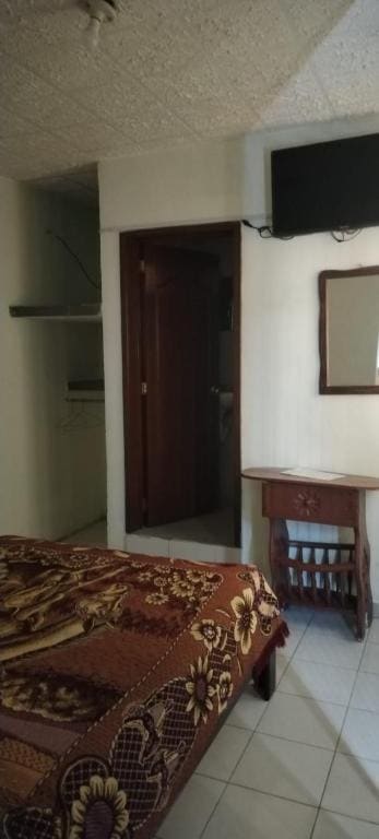 Classic Quadruple Room room - Image 3