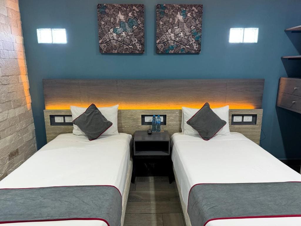 Standard Twin Room room - Image 2