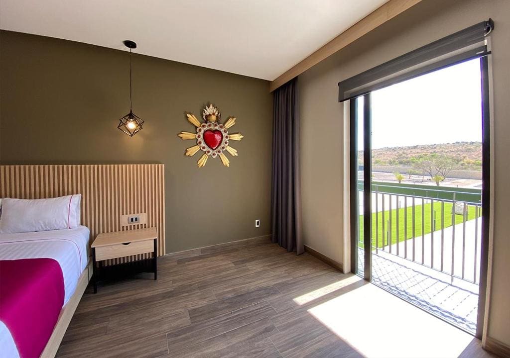 Standard King Room - Non-Smoking room - Image 1