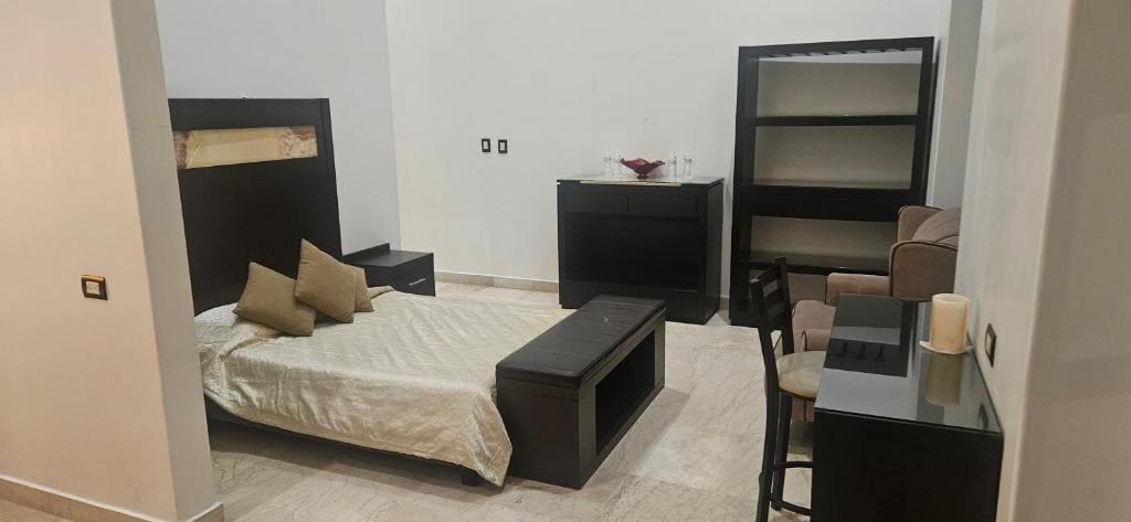 Family Room room - Image 3