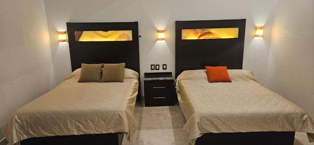 Classic Quadruple Room room - Image 1