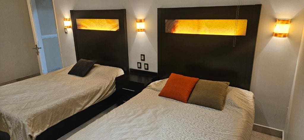 Classic Quadruple Room room - Image 3