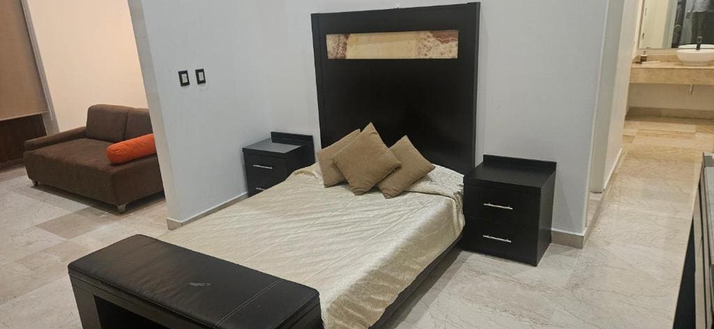 Family Room room - Image 2