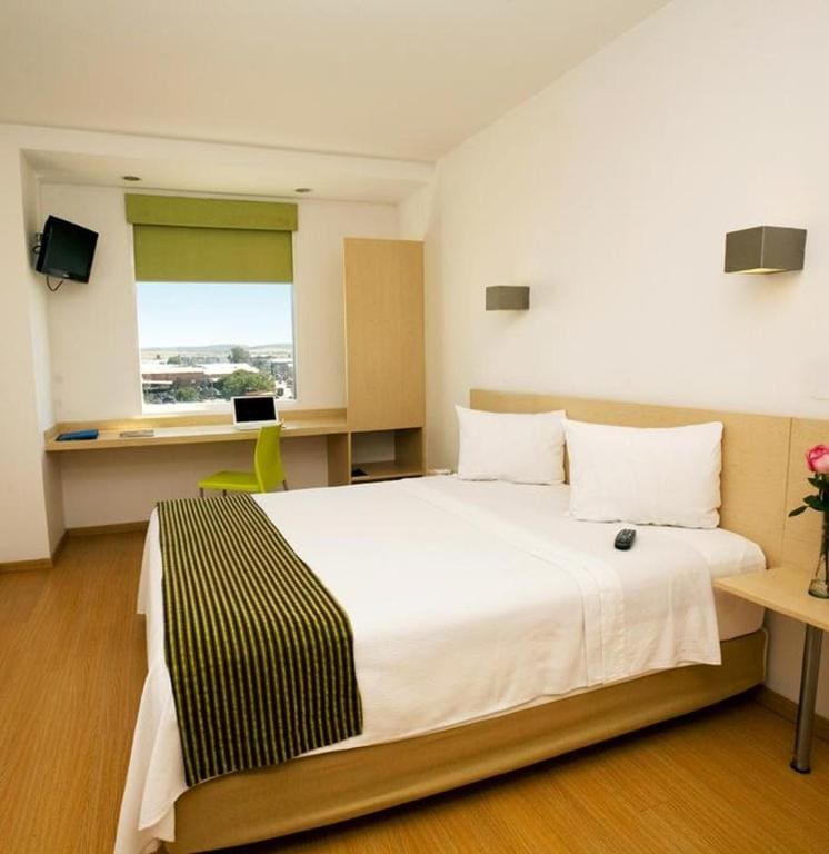 Superior Queen Room room - Image 1