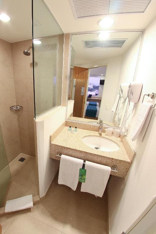Superior Twin Room room - Image 3
