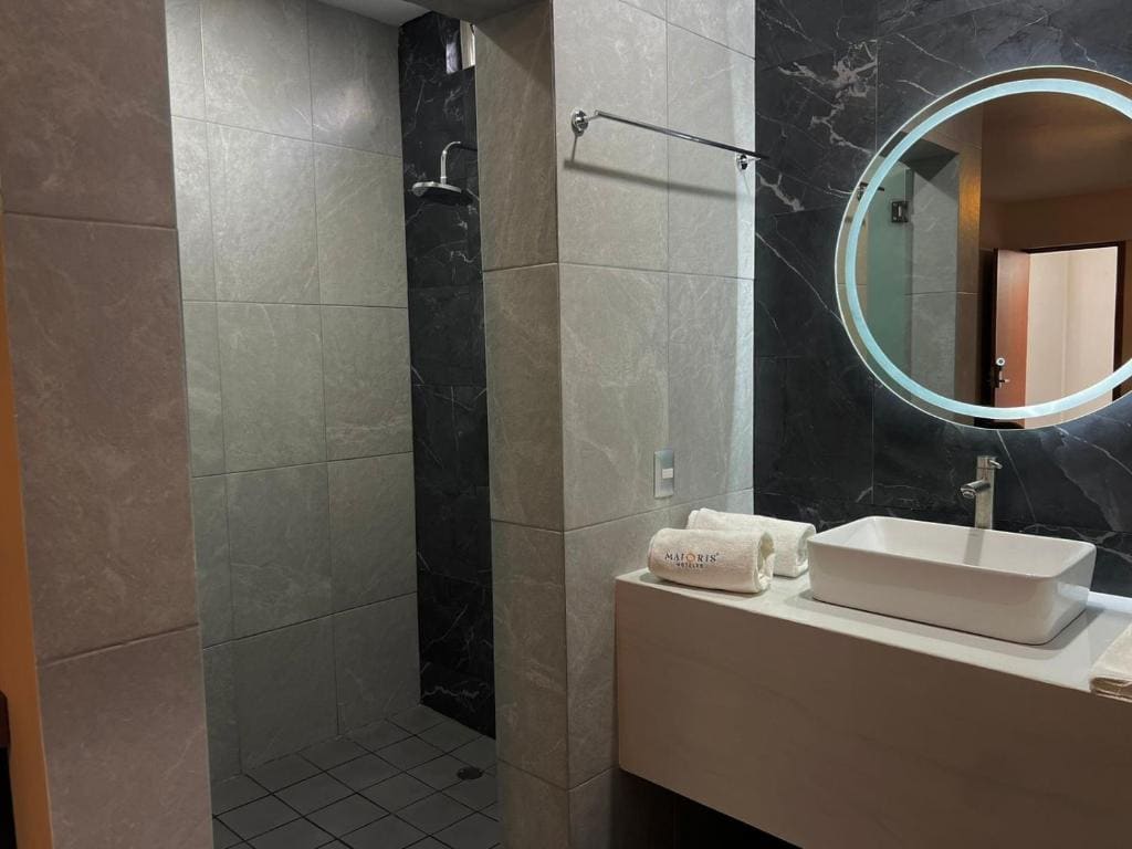 Deluxe Twin Room room - Image 1