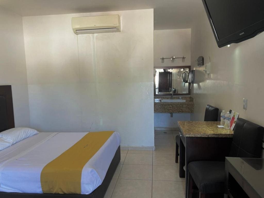 Superior Twin Room room - Image 3