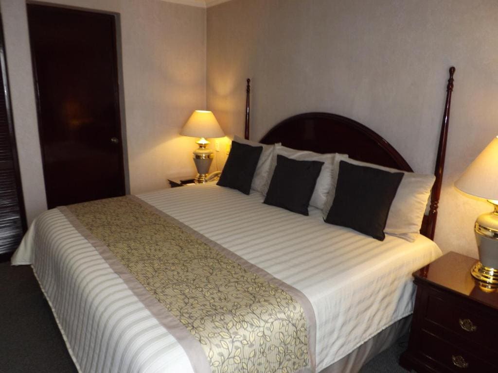 Superior Queen Room room - Image 1