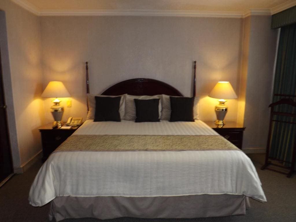 Superior Queen Room room - Image 2