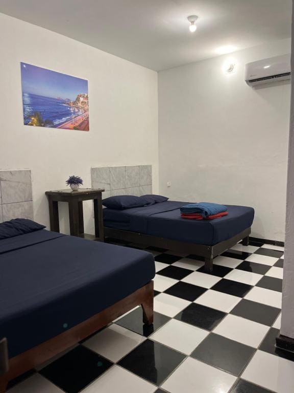 Classic Quadruple Room room - Image 1