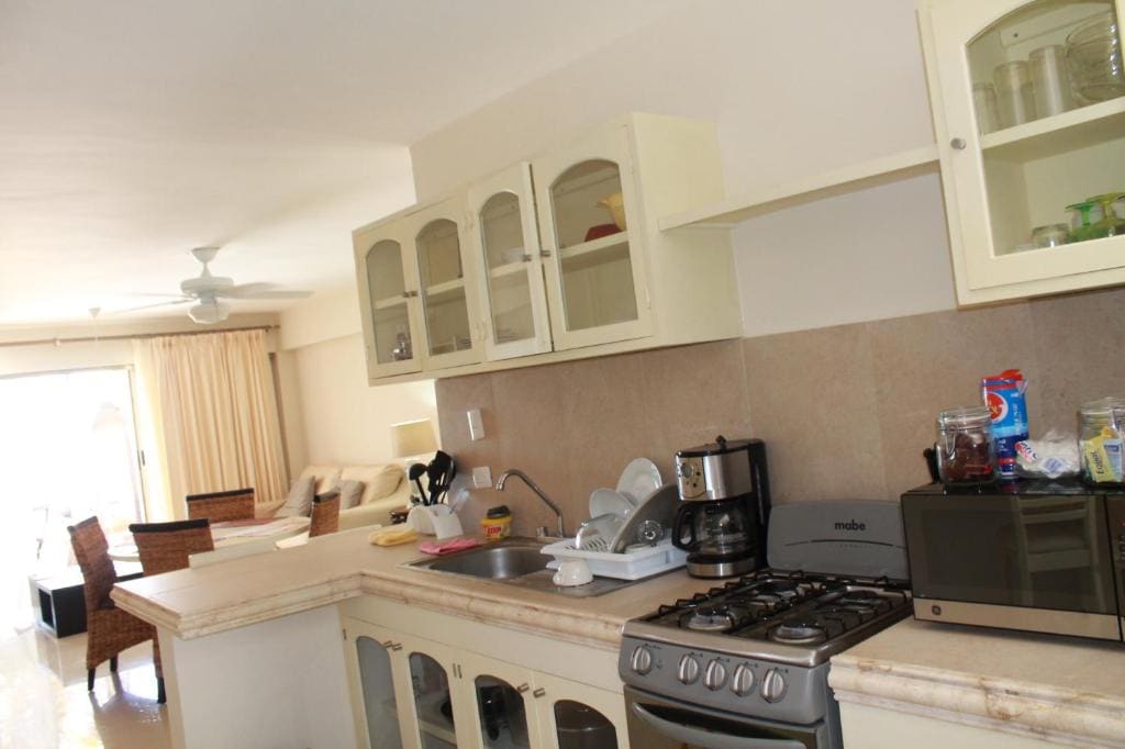 Apartment with Kitchenette room - Image 3