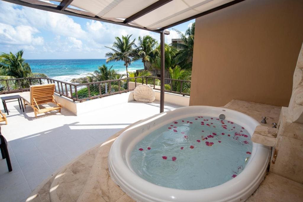King Suite with Hot Tub and Terrace Ocean View room - Image 2
