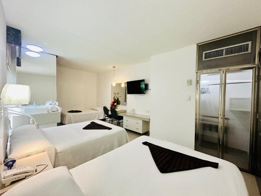 Superior Triple Room room - Image 2