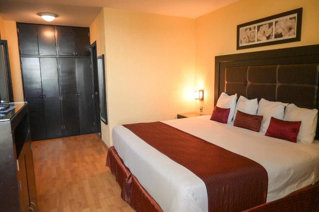 King Studio with Sofa Bed room - Image 2