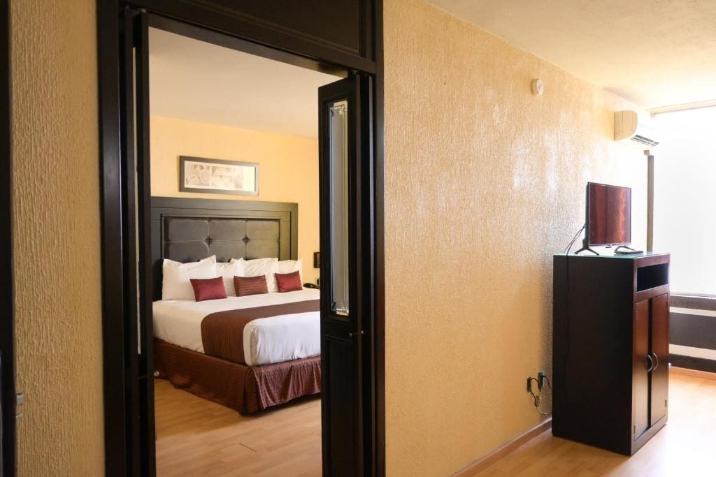 King Studio with Sofa Bed room - Image 1
