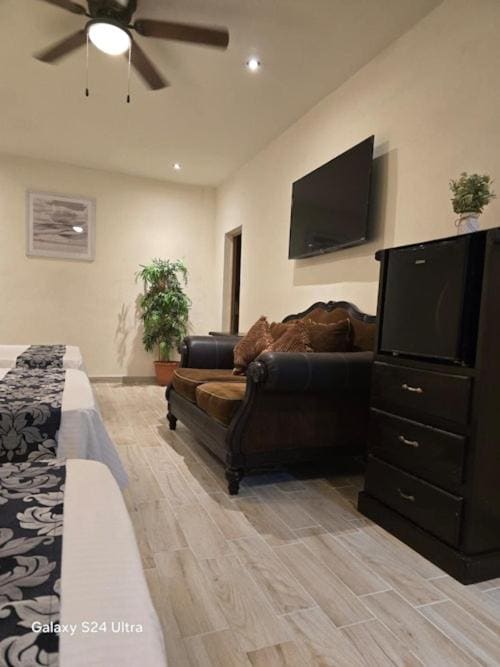 Executive Triple Room room - Image 1