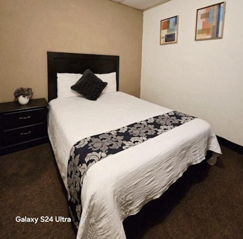 Small Double Room room - Image 2