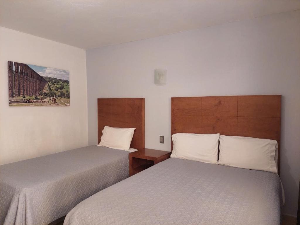 Standard Triple Room room - Image 3