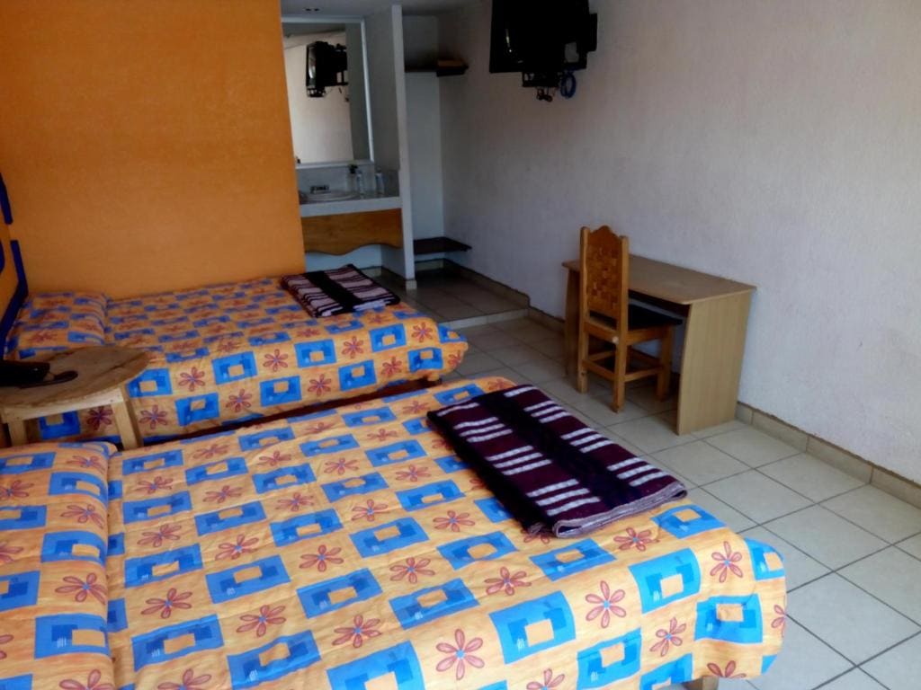 Standard Family Room room - Image 3