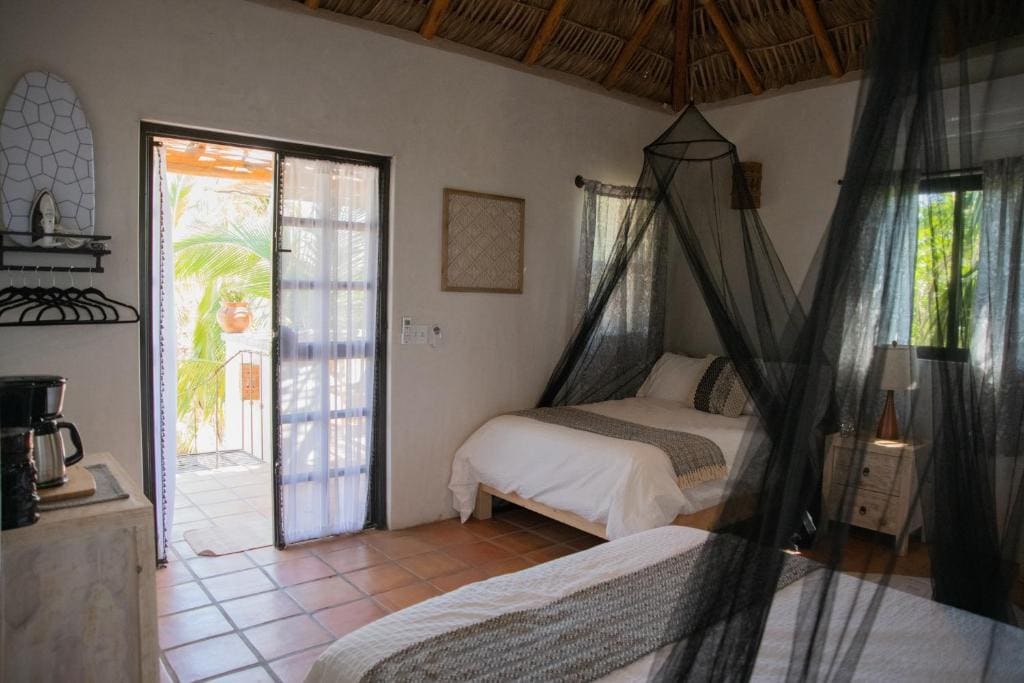 Queen Suite with Pool View room - Image 2