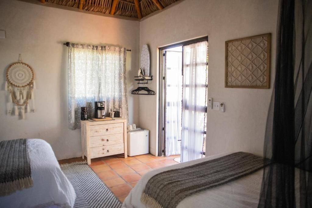 Queen Suite with Pool View room - Image 3