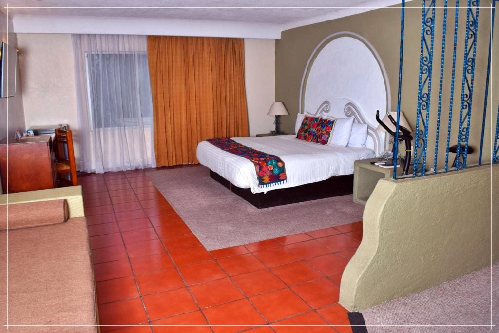 Deluxe Suite room - Image 3
