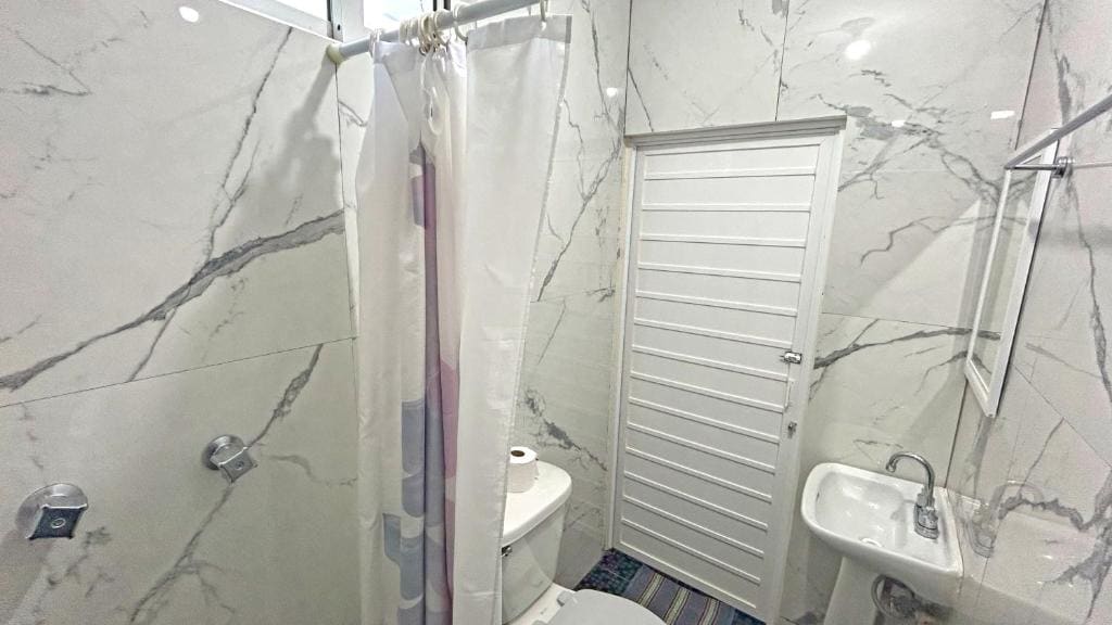 Classic Quadruple Room room - Image 1