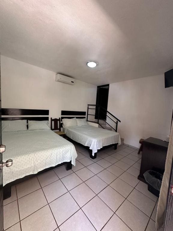 Quadruple Room room - Image 2