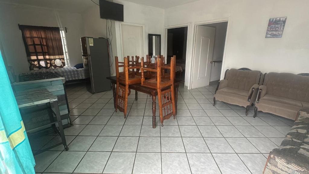 Standard Family Room room - Image 2