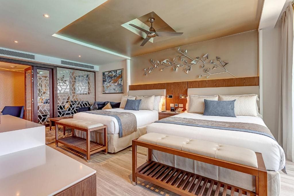 Luxury Chairman's Four Bedroom Suite Ocean Front Diamond Club room - Image 2